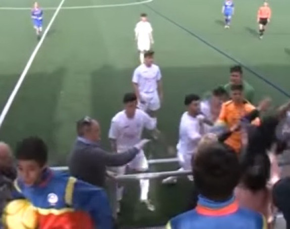 Video: I u Andori se biju fudbaleri!