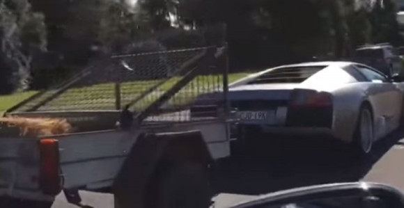 Lamborghini sa prikolicom jarića