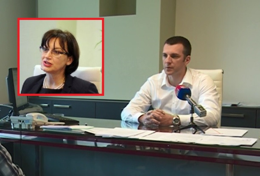 "Grubiša prodavala besplatne registre!"