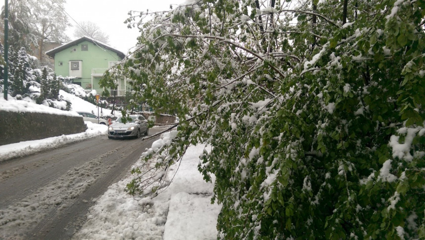 Snijeg ponovo pada u Sarajevu