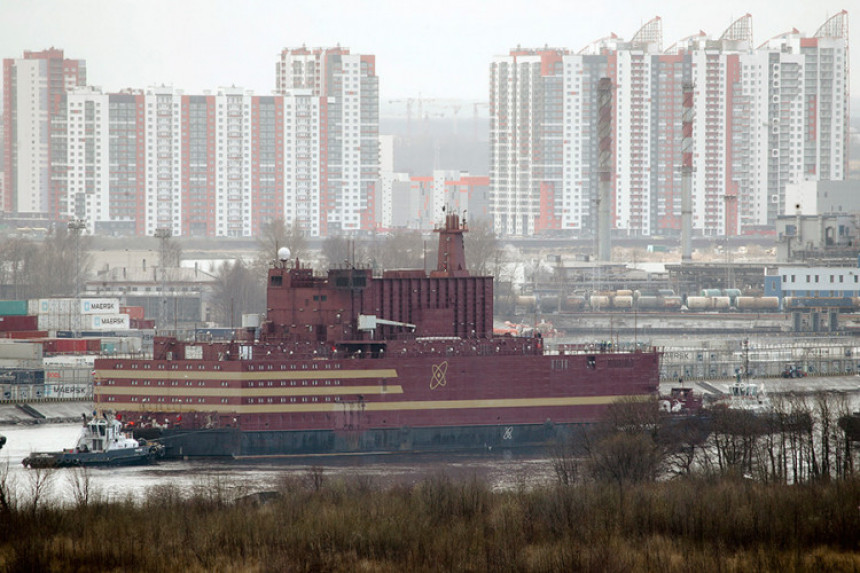 Isplovio ruski nuklearni Titanik