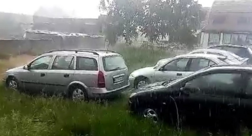 Leskovac i Niš pogodio grad