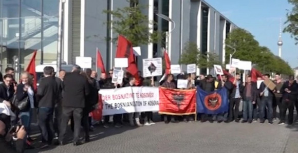  Протест испред Бундестага