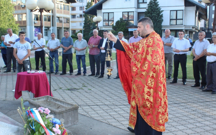 Rod zauvijek zadužili