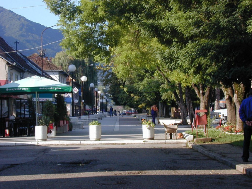 Братунац: Напали 3 полицајца