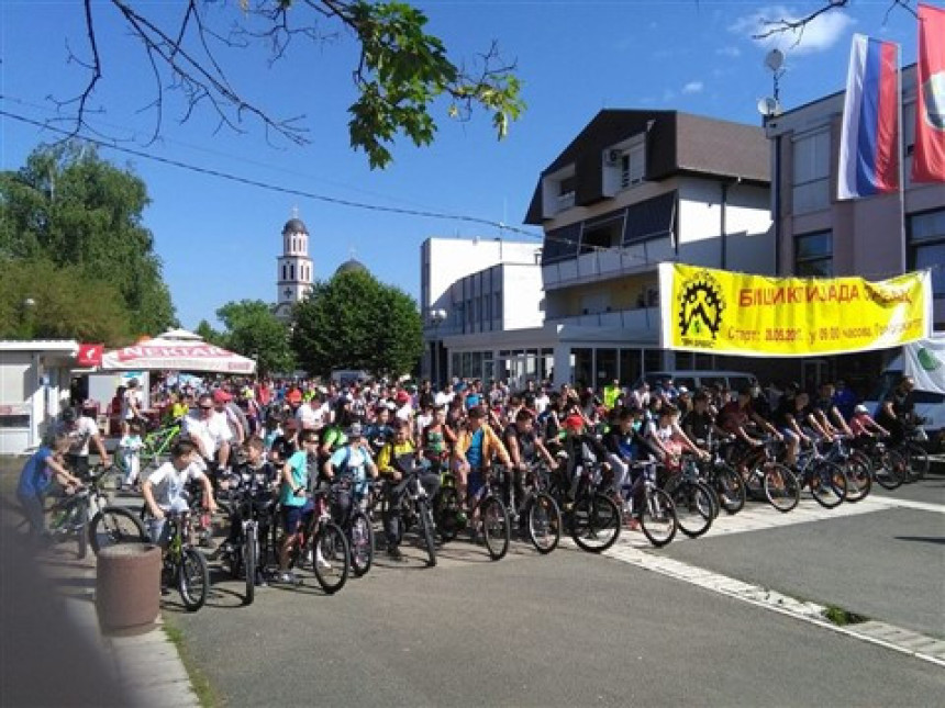 "Svi na bicikle": 300 učesnika