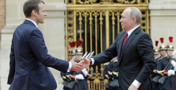 Putin u Parizu dočekan kao car