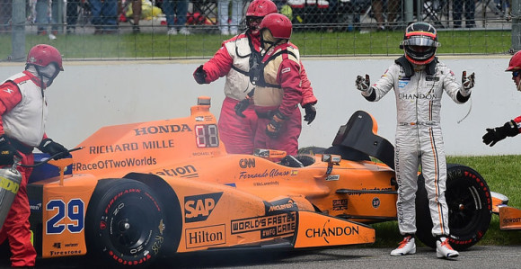 Video: Honda izdala Alonsa i u Indikaru!