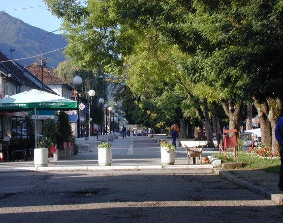 Братунац: Напали 3 полицајца
