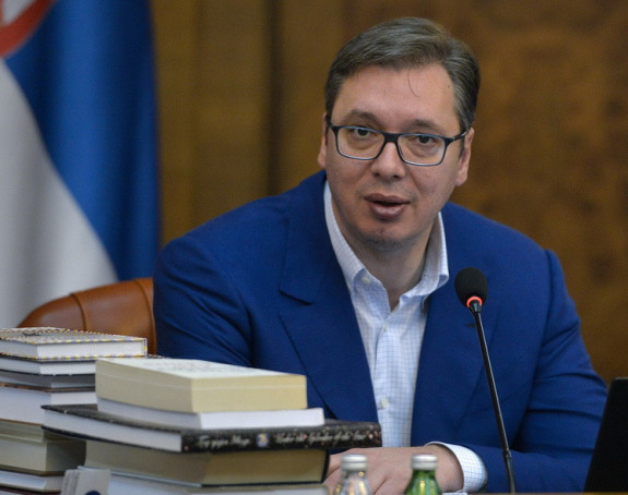 Odlazi iz Vlade i dijeli poklone