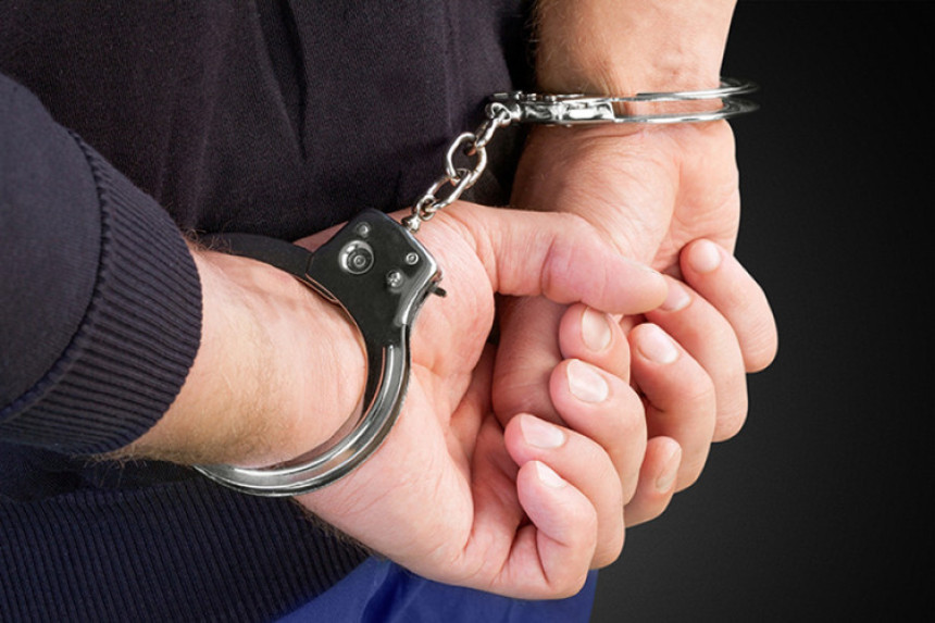 Mladić pretukao maloljetnicu