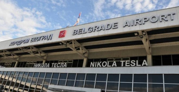 Avion dočekala policija