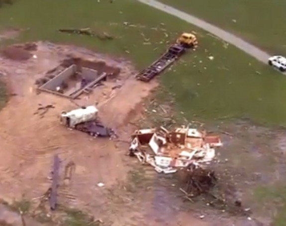 Čak 55 tornada poharalo SAD