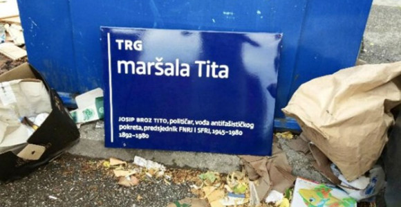 Titova ploča bačena u đubre