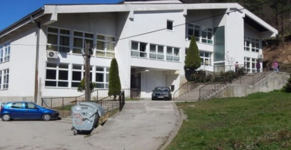 Niko neće u hemijsku školu