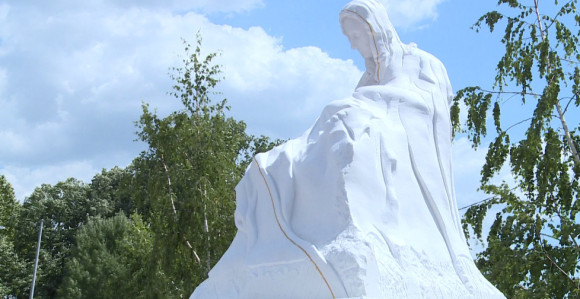 Otkriven spomenik majkama Kosmeta