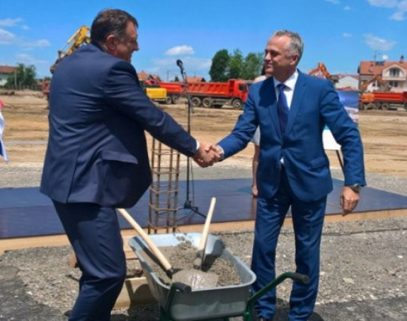 Kamen temeljac za "Delta planet"