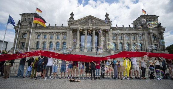 Desetine hiljada ljudi na protestu 