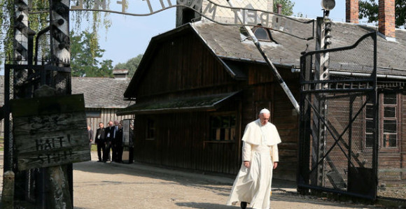 Papa u Aušvicu