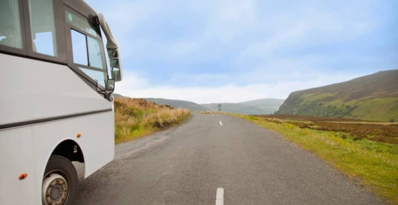 Prevrnuo se kod Valjeva minibus