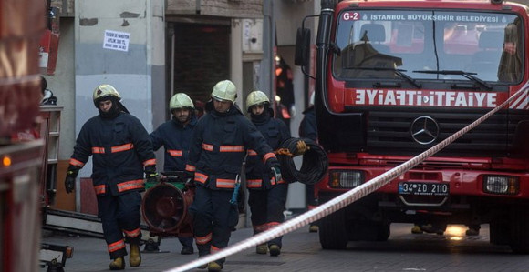 Oko 400 turista evakuisano