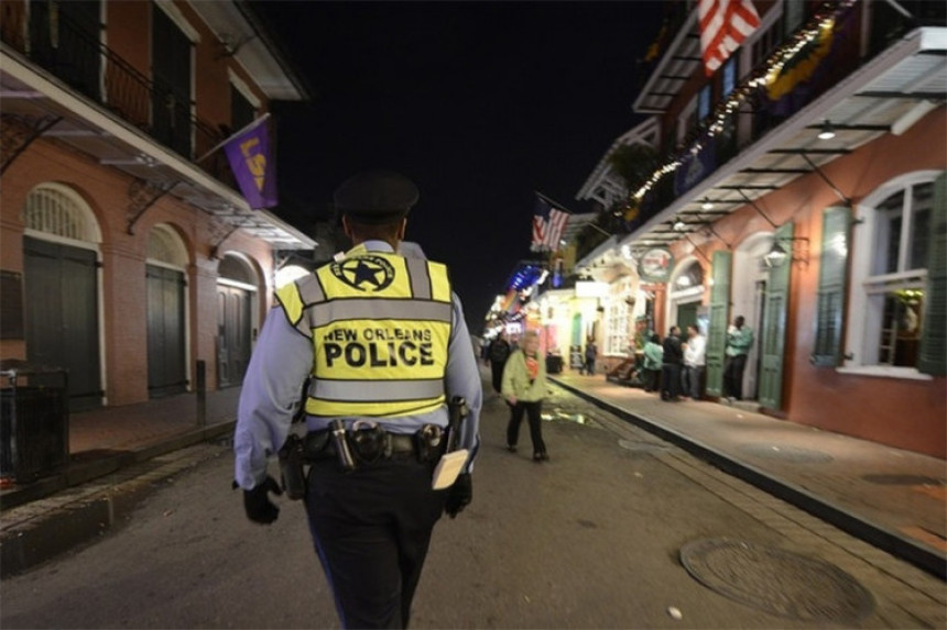 SAD: Pucnjava u tržnom centru