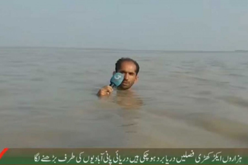 Pakistan: Novinar u vodi do grla!