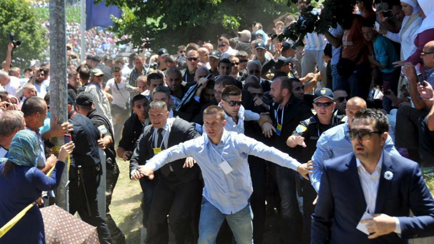 Ahmetović: Napad na Vučića spontani revolt