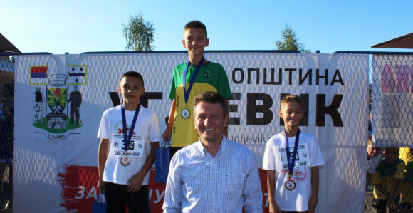 Grad ozarila mladost