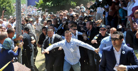 Ahmetović: Napad na Vučića spontani revolt