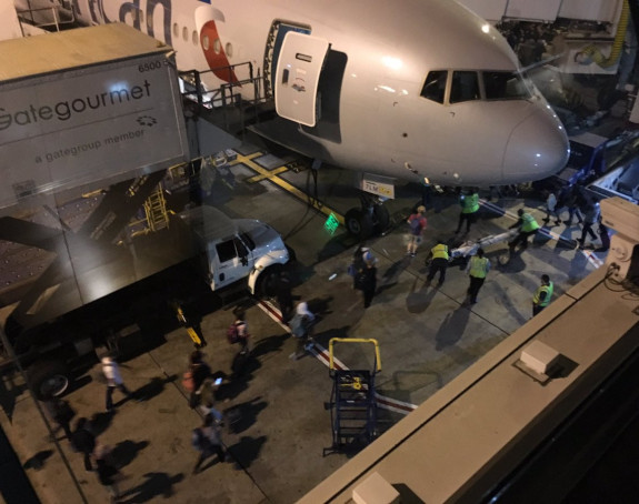 Pucnji na aerodromu, putnici bili evakuisani