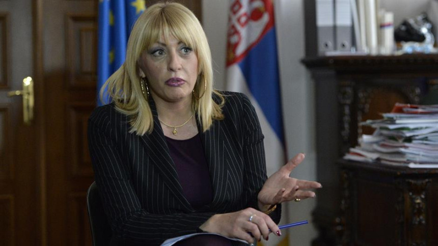 Реториком се не граде односи