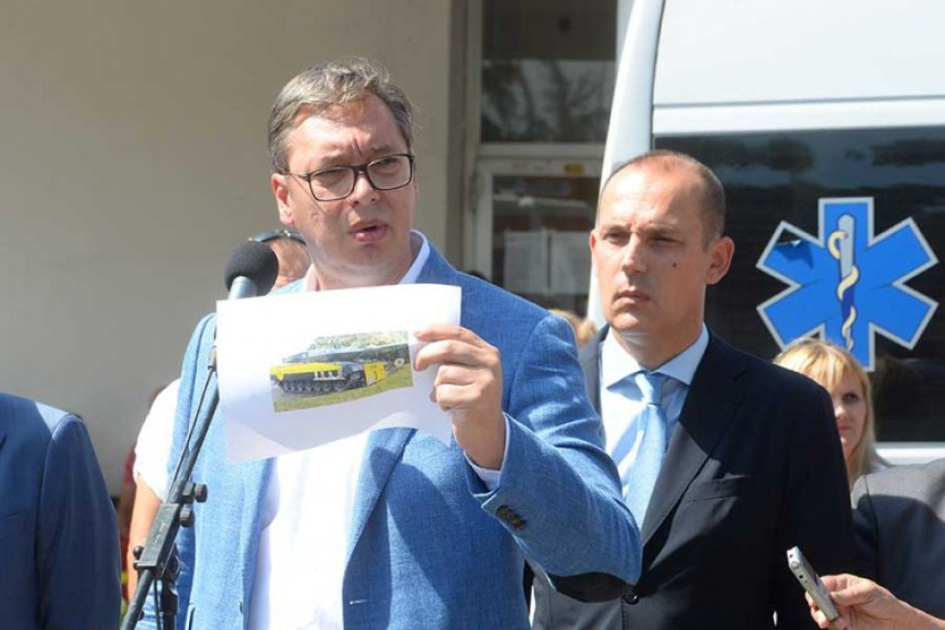 Vučić: Tenk ispred Marakane nema veze sa Vukovarom