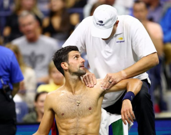 Novak o ramenu: Muči me neko vrijeme!