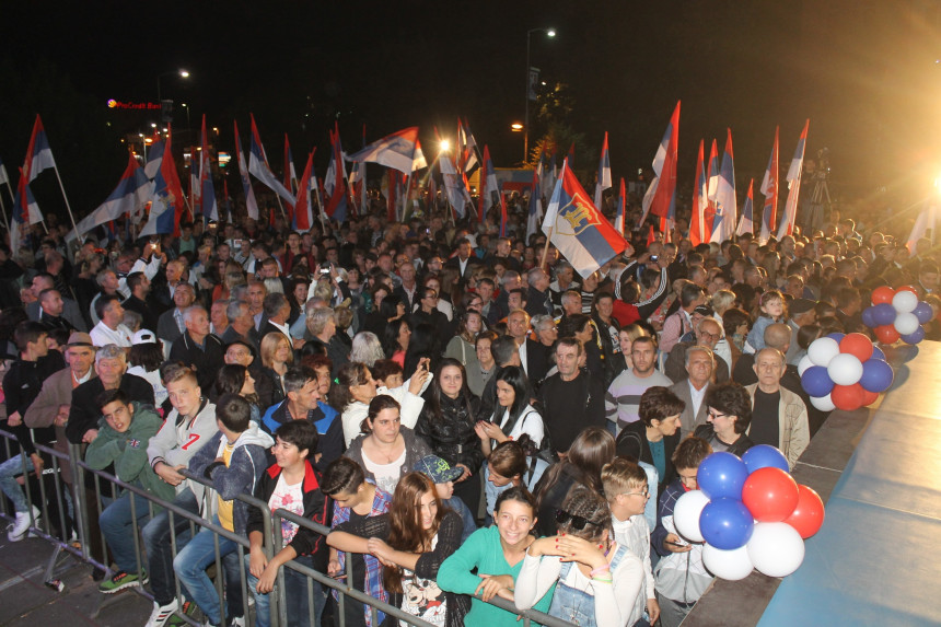 Bijeljina: Veliki miting SDS-a na trgu
