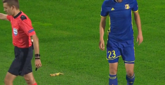 UEFA: Rostov u problemu zbog banane na terenu!
