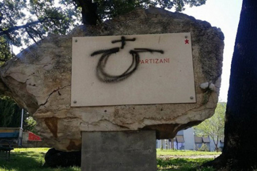 Усташко 'У' на плочи партизана