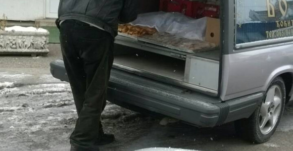 Hrana i pokojnici u istom vozilu