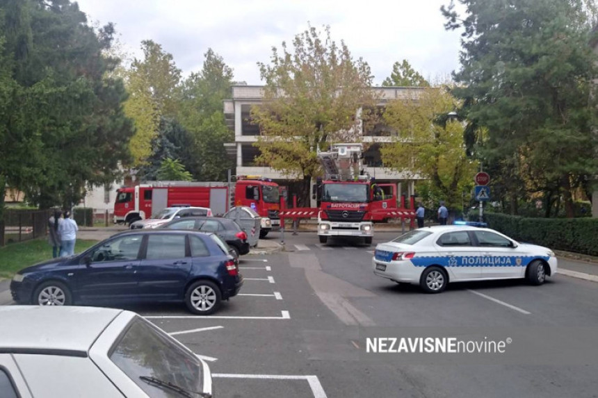 Gorio krov zgrade u Banjaluci