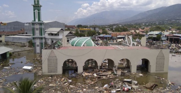 Najmanje 384 žrtve potresa 