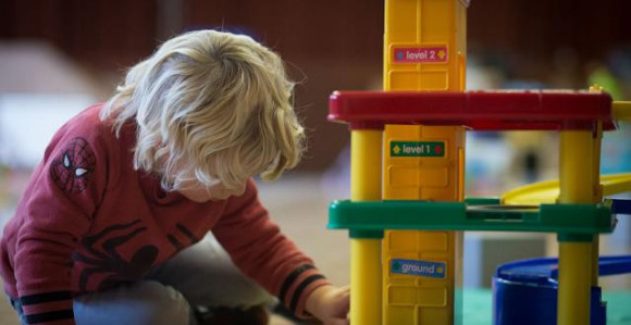 Otac u igračke ubacio prisluškivač