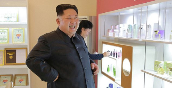 Umjesto uz rakete, pozirao uz sapune