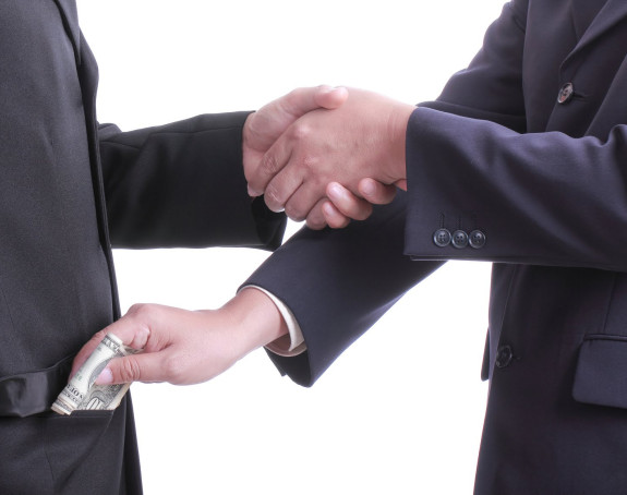 Niko ne istražuje političku korupciju