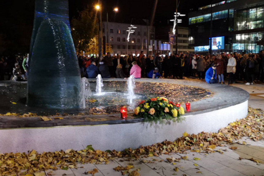 Počast: ''Živimo u lošem sistemu''