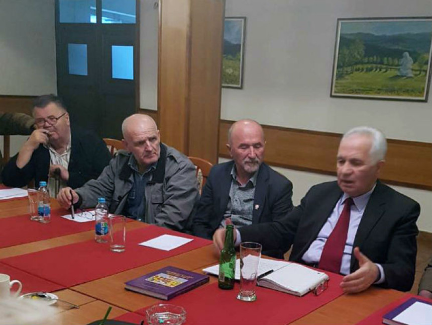 Krajišnik nudi posredovanje izmedju SDS i SNSD-a!?