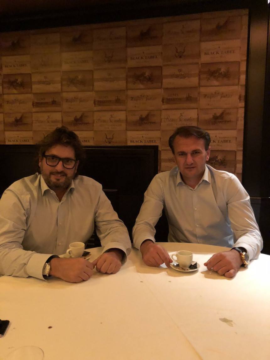 Trinkijeri sa Mijailovićem - kafa, pa potpis?!