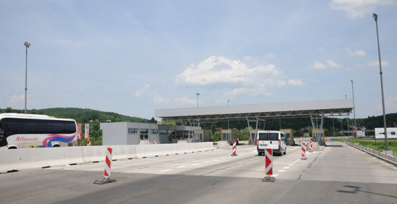 Uklonjene sporne naplatne kućice
