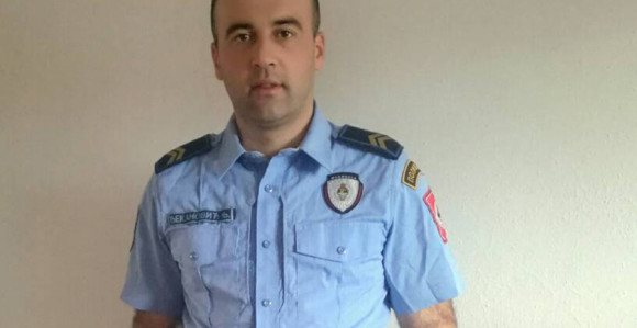Hrabri policajac spasio život