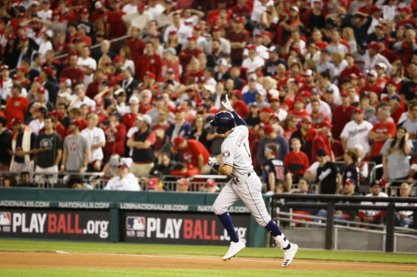 САД: Доживотна забрана због показивања груди 