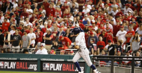 САД: Доживотна забрана због показивања груди 